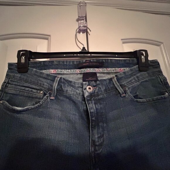 Women's Levi's Jeans 547 Platinum Flare in Size 12 - Picture 3 of 5